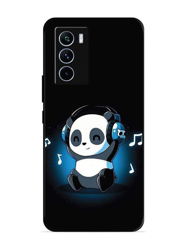 iQoo 9 SE Panda Listening Music
