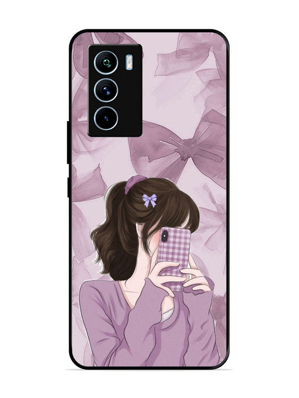 iQoo 9 SE Pinky Girl taking selfie