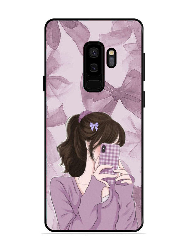 Samsung Galaxy S9 Plus Pinky Girl taking selfie