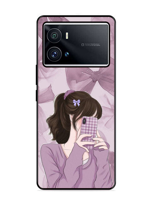 iQoo 9 Pro Pinky Girl taking selfie