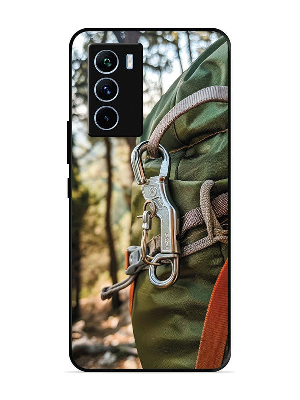 iQoo 9 SE Hiking Gear Close-up