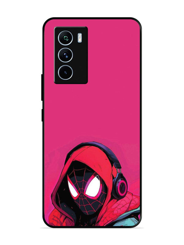 iQoo 9 SE Spidey Listening Music