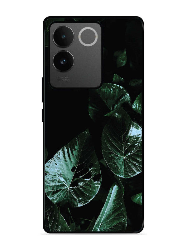 iQoo Z7 Pro 5G Leafs at night
