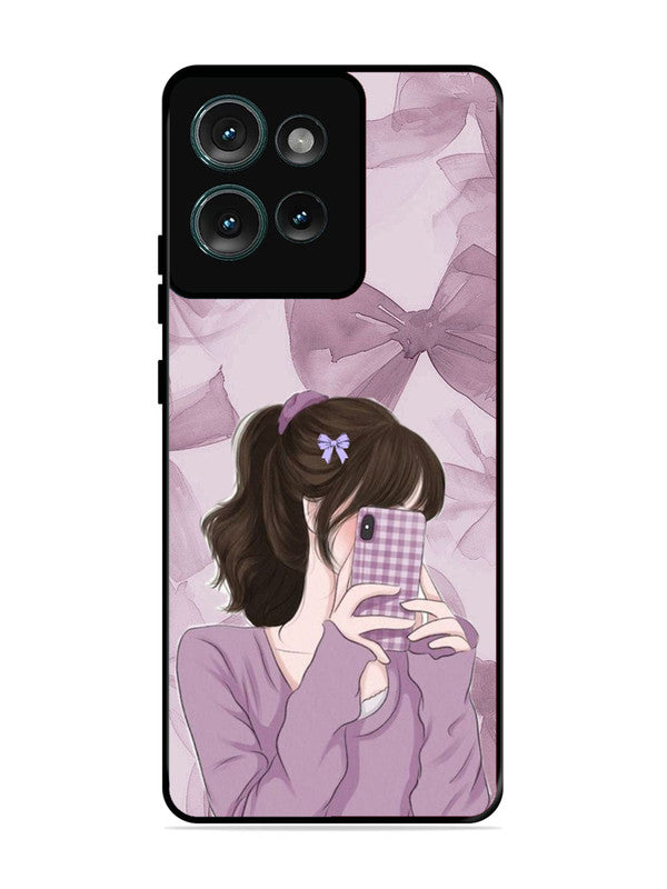 Motorola Edge 50 Pinky Girl taking selfie