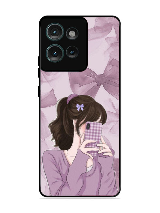 Motorola Edge 50 Pinky Girl taking selfie