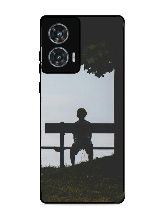 Motorola Moto G85 Alone under the Baniyan Tree