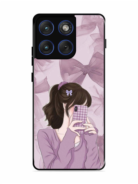 Motorola Edge 70 5G Pinky Girl taking selfie