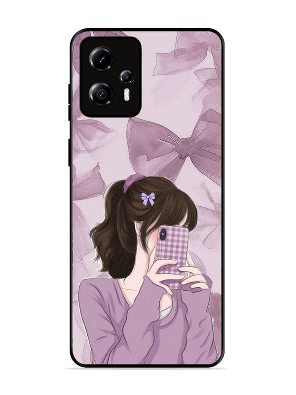 Motorola Moto G13 Pinky Girl taking selfie