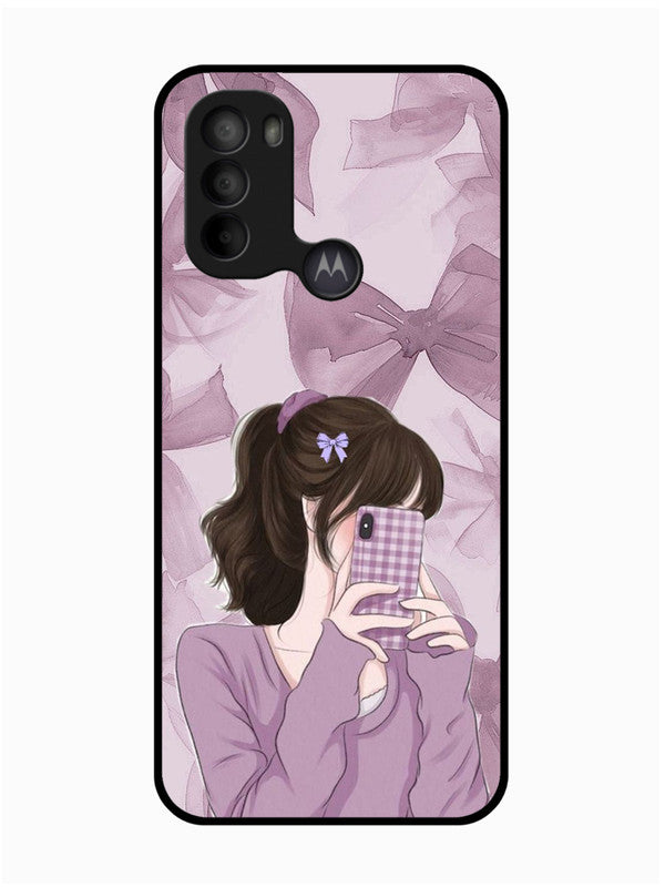Motorola Moto G31 Pinky Girl taking selfie