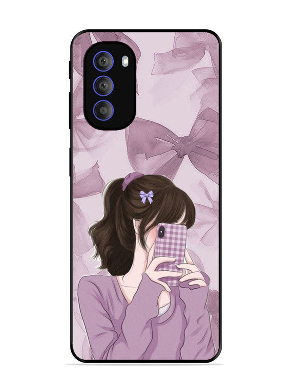 Motorola Moto G51 5G Pinky Girl taking selfie