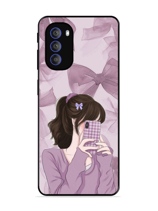 Motorola Moto G51 5G Pinky Girl taking selfie