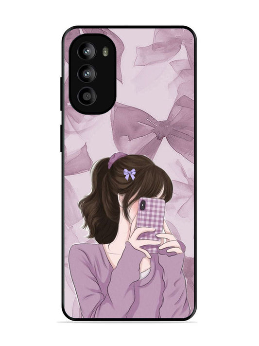 Motorola Moto G62 5G Pinky Girl taking selfie
