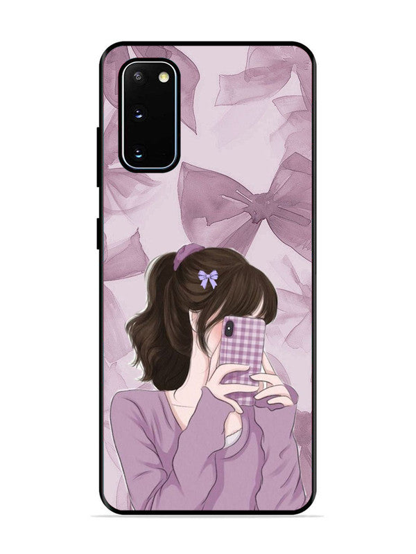 Samsung Galaxy S20 Pinky Girl taking selfie
