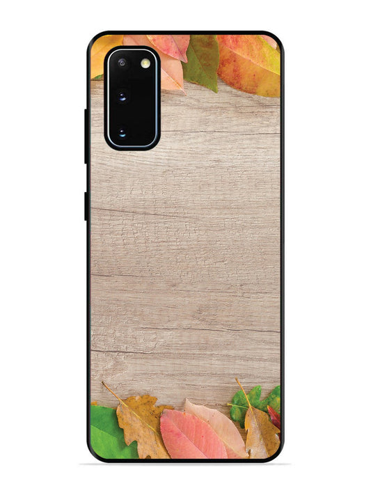 SAMSUNG GALAXY S20 Autumn Leafs On Wooden Table