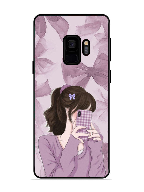 Samsung Galaxy S9 Pinky Girl taking selfie