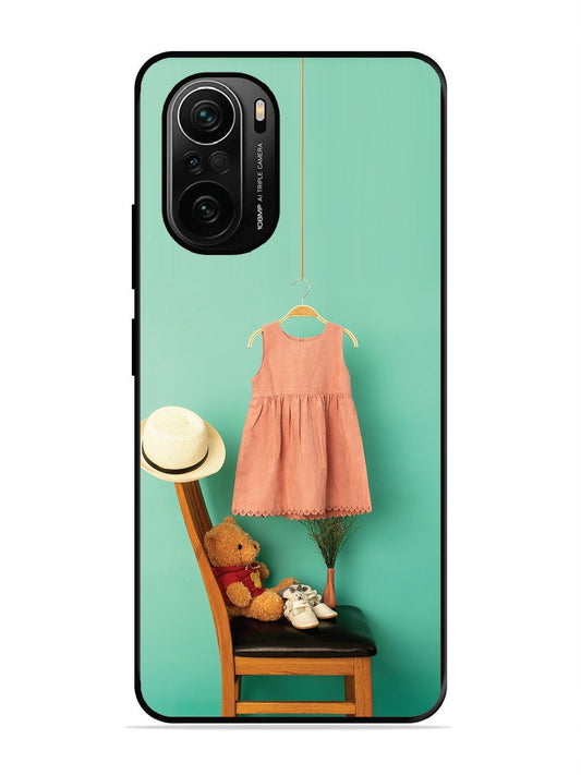 XIAOMI MI 11X PRO 5G Trendy dress for girl near toy bear