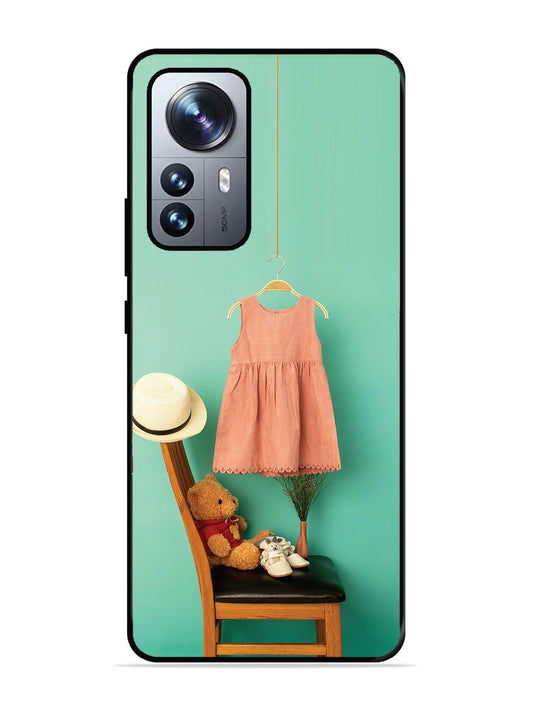 XIAOMI MI 12 PRO 5G Trendy dress for girl near toy bear
